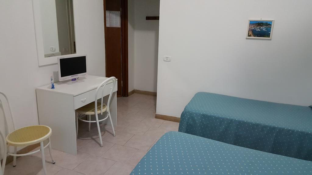 Hotel Villa Italia B&B Порто-Аццурро Екстер'єр фото