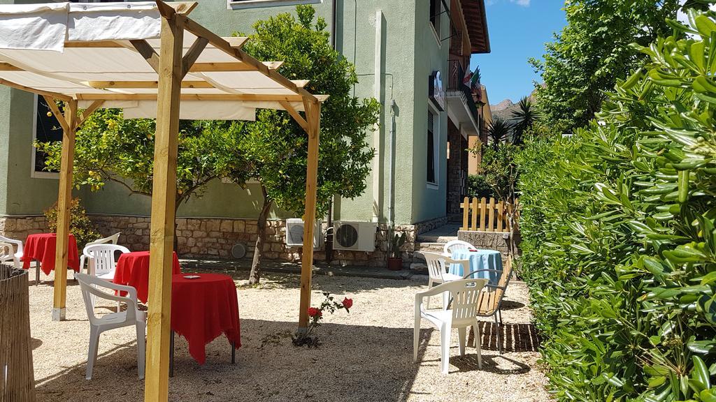 Hotel Villa Italia B&B Порто-Аццурро Екстер'єр фото