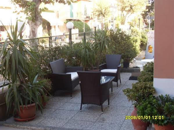 Hotel Villa Italia B&B Порто-Аццурро Екстер'єр фото
